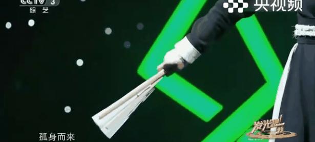 九游体育登录-处境尴尬球队逆袭，观众掌声不断