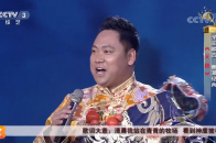 处境尴尬球队逆袭，观众掌声不断