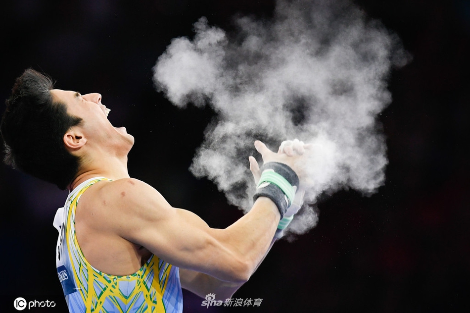 韩国体操运动员表现出色，封王成功！