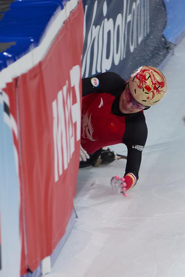 澳大利亚优胜短道速滑比赛，现场掌声不断的简单介绍