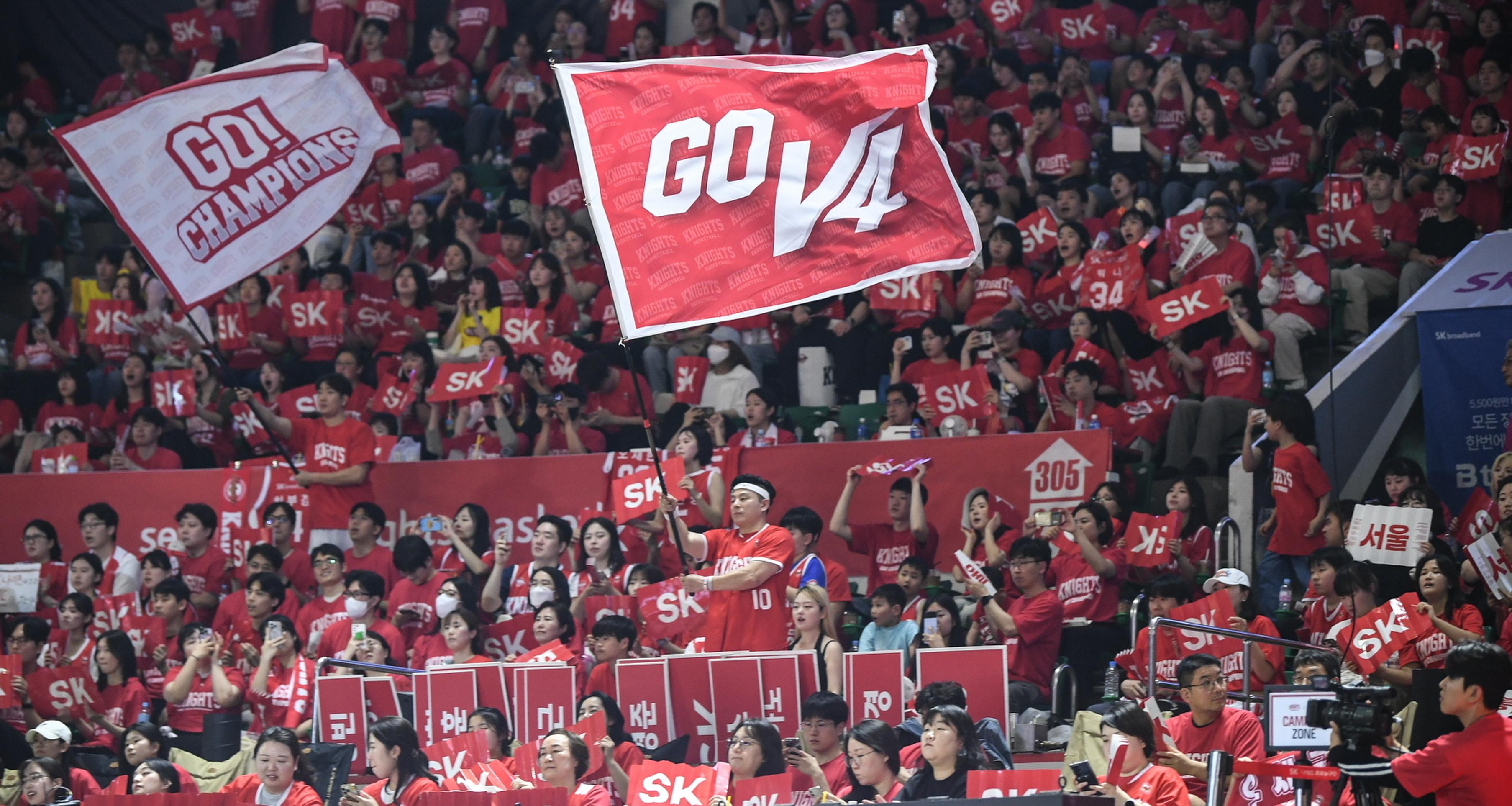 中东篮球比赛现场欢呼声不断响起