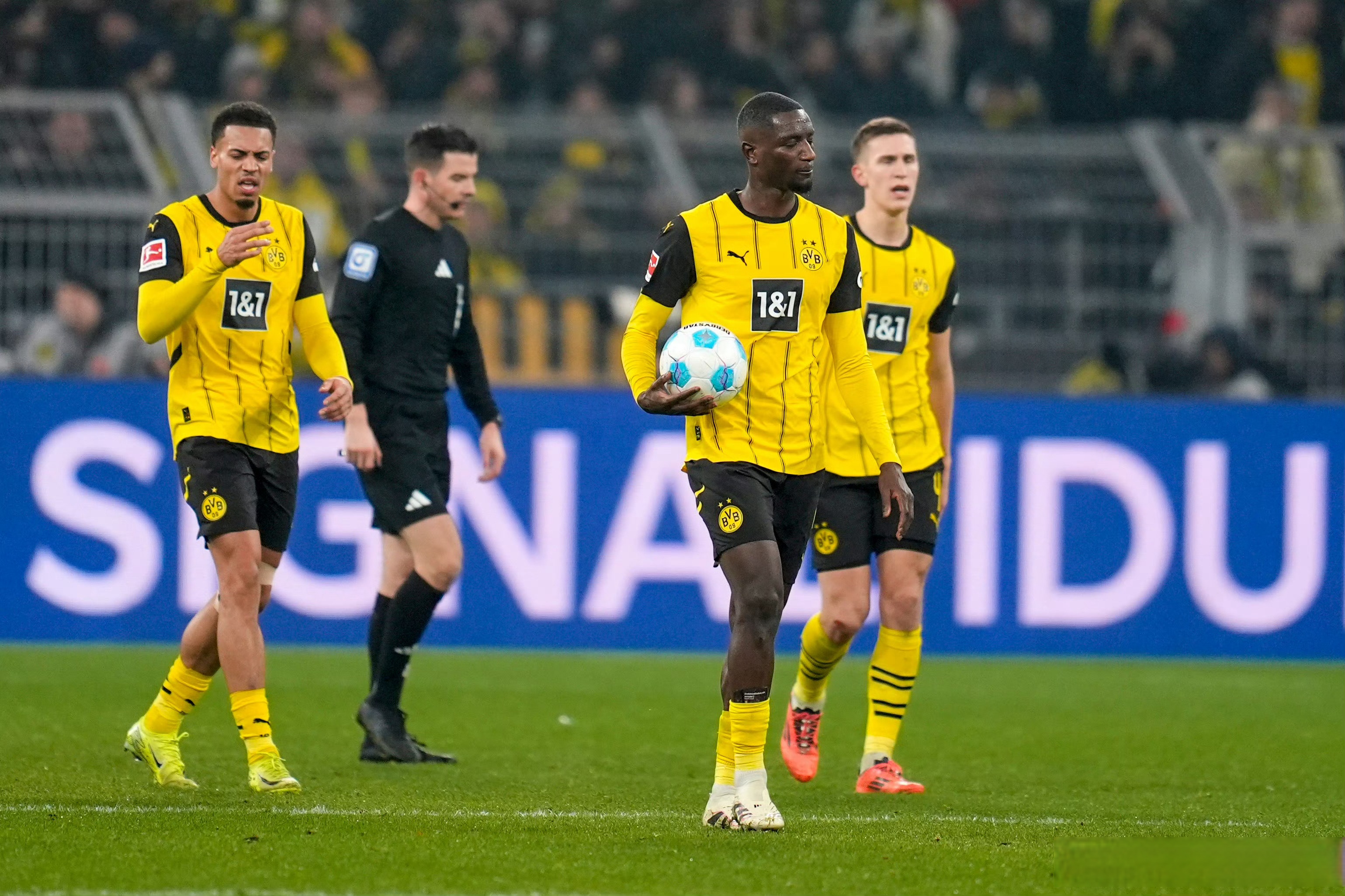 多特蒙德客场击败对手,继续保持领先优势 多特蒙德客场击败对手,继续保持领先优势